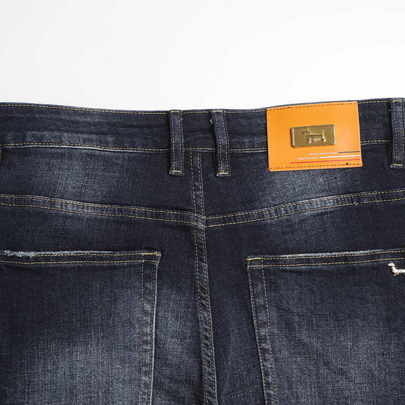 Embroidery Jeans THOM TREND