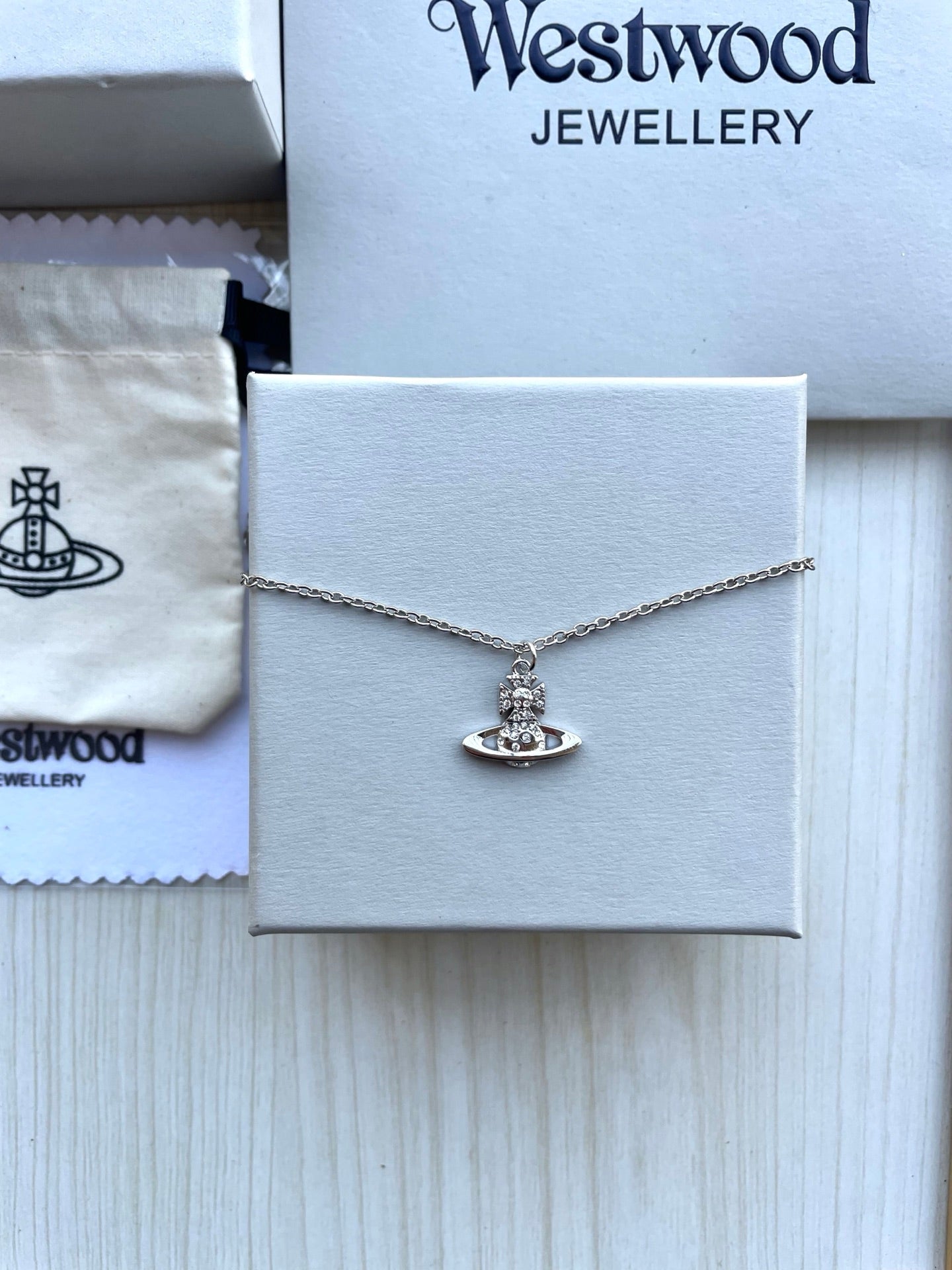 Vivienne Westwood"Planet" Full-Rhinestone Clavicle Necklace